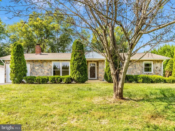 18004 Muncaster Rd, Rockville, MD 20855