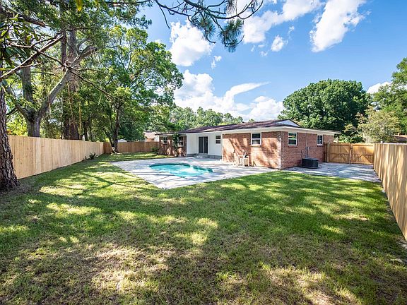 5th image of 8340 Earl Cir W