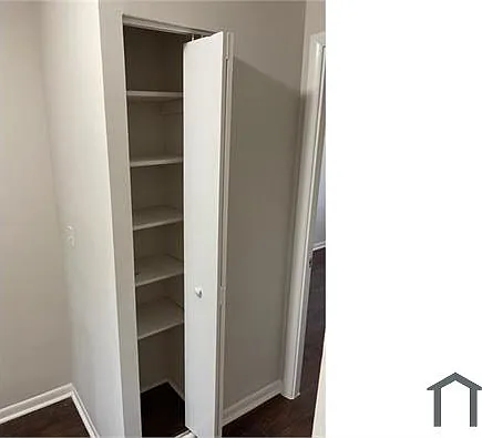 8206 Stewarton Ct — Photo 14