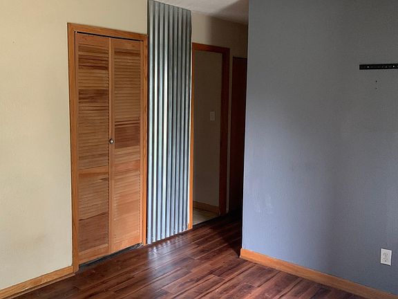 5th image of 703 8th Street Pl SE