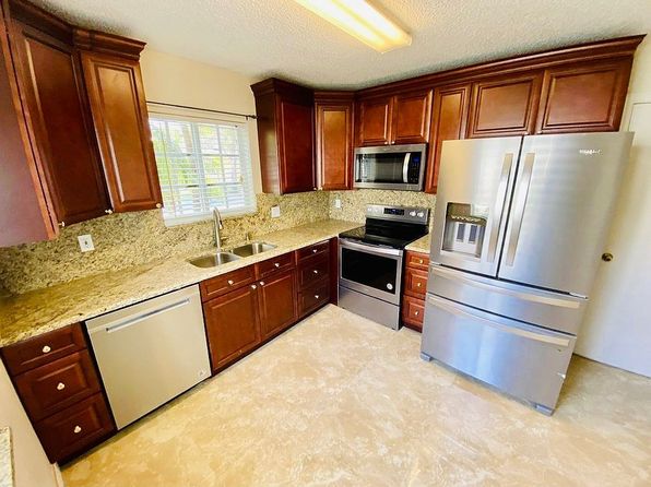 1335 SW 48th Ter