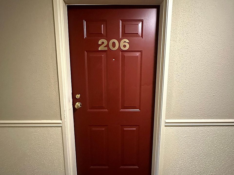 1st image of 2 New Haven Dr APT 206