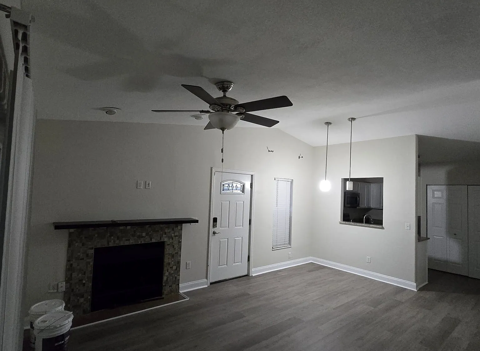 3 bed, 1000 sqft, $2,000 — Photo 3