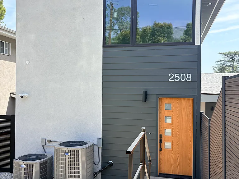 2508 Los Amigos St — Photo 2