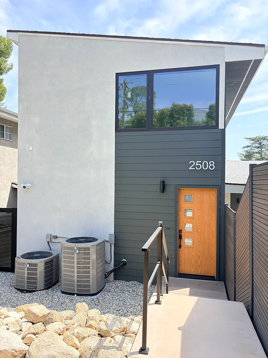Building Photo - 2508 Los Amigos St