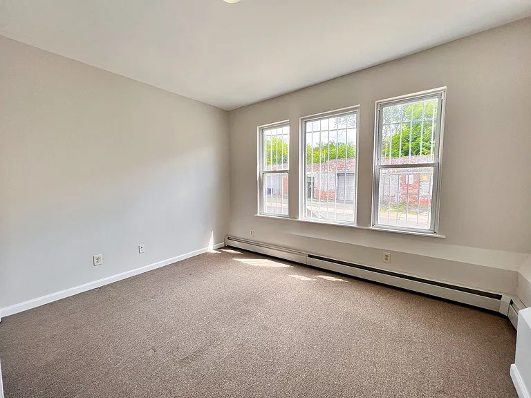 158-160 Westland St / Amauta Apartments, LLC — Photo 4