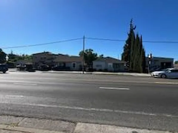 2960 Fruitridge Rd, Sacramento, CA 95820