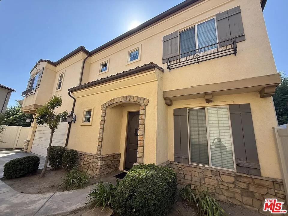 4 bed, 3.0 bath, 1839 sqft, $3,700 — Photo 2