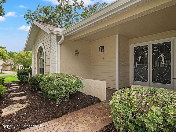 3rd image of 7143 Crown Oaks Dr