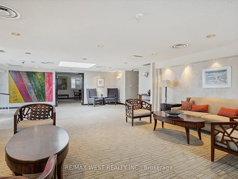225 Davenport Rd #503 — Photo 30
