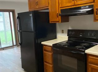 150 E 2nd St APT 2, Manteno, IL 60950