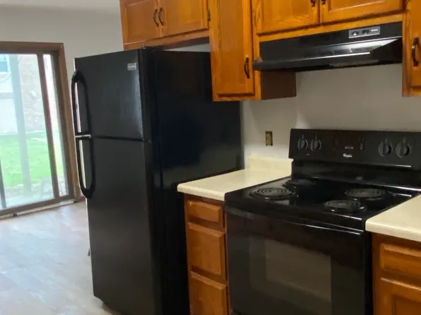 150 E 2nd St APT 2, Manteno, IL 60950