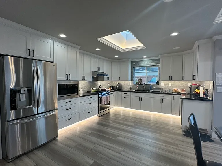 2082 Randolph Dr — Photo 2