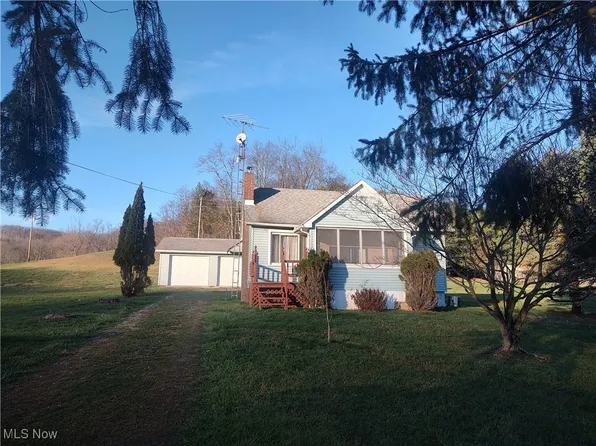 2811 Joyce Hill Rd SW, New Philadelphia, OH 44663