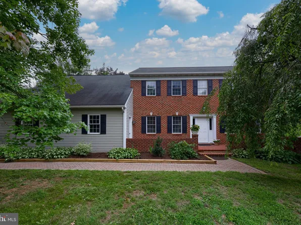 14 Mohawk Dr, Conestoga, PA 17516