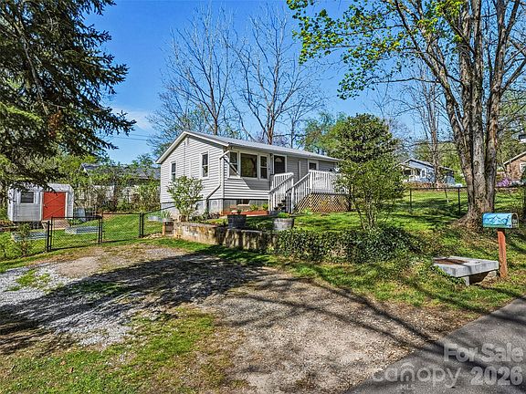 3rd image of 125 Lower Edgewood Rd