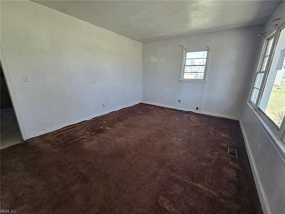 4th image of 5333 Godwin Blvd