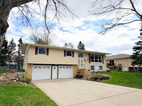 816 18th Ave NE, Aberdeen, SD 57401