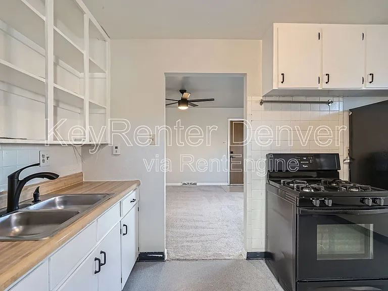 922 N Newton St — Photo 3