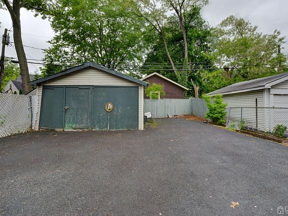 2nd image of 51 Montrose St