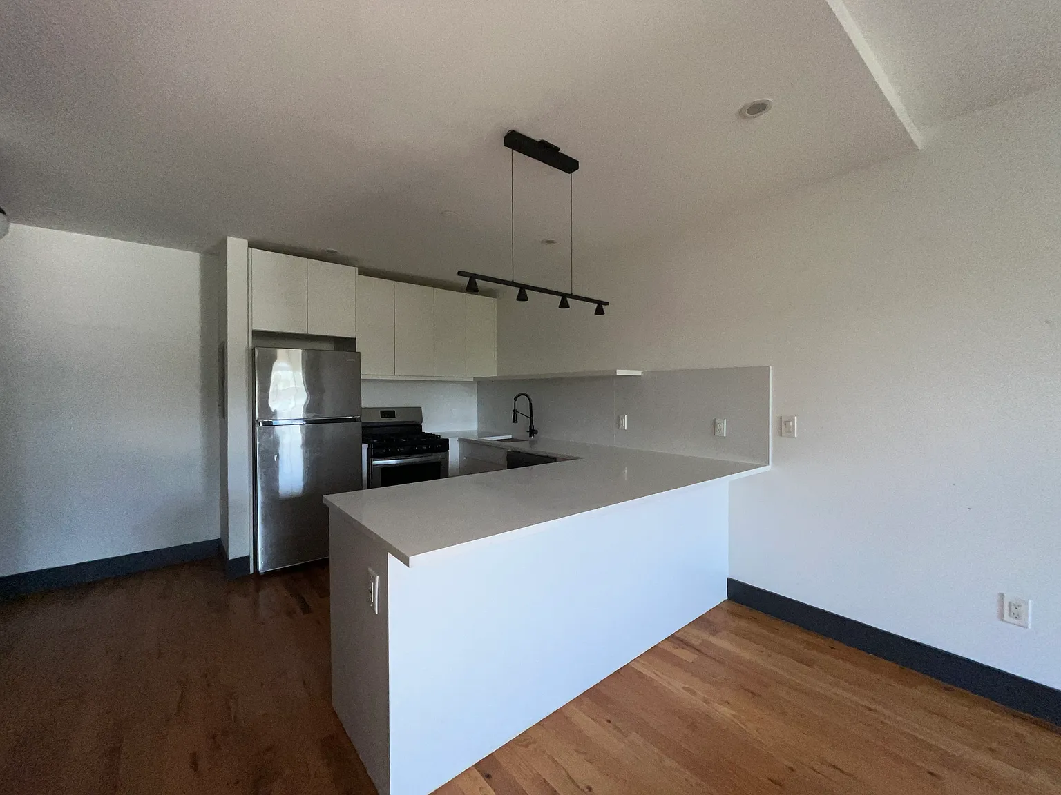 1 bed, 700 sqft, $2,150 — Photo 1