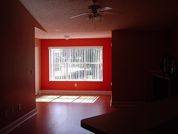 great rm/sitting area
