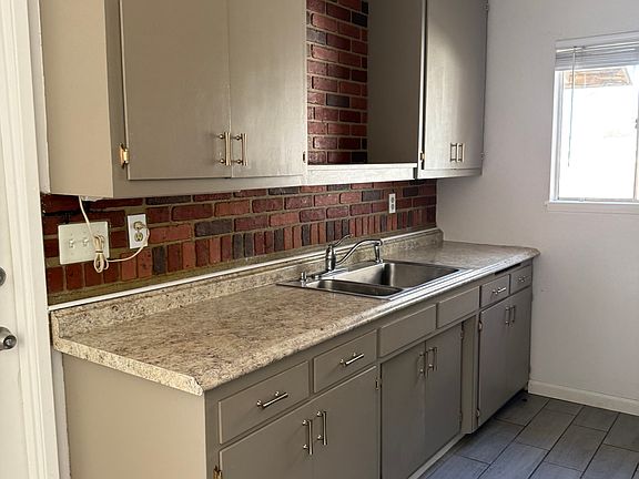 5th image of 230 Peg St