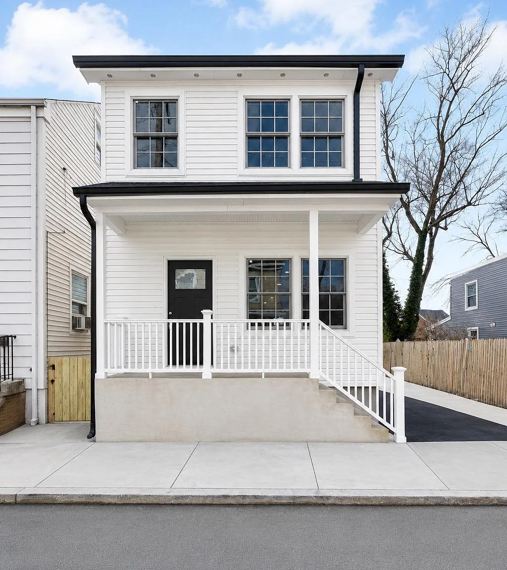 4 bed, 2.0 bath, 2354 sqft, $4,200 — Photo 3
