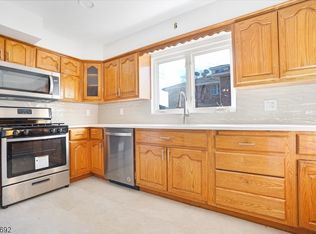 174 6th St FLOOR 2, Fairview, NJ 07022