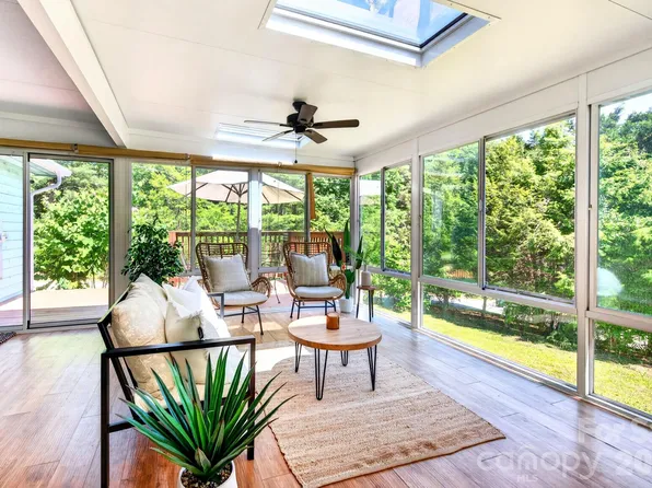 109 Lovers Loop Rd, Asheville, NC 28803