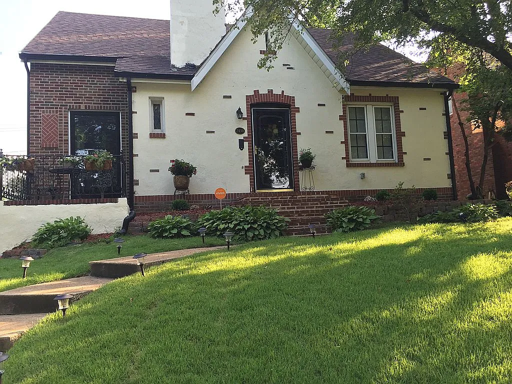 7430 Huntington Dr photo 1