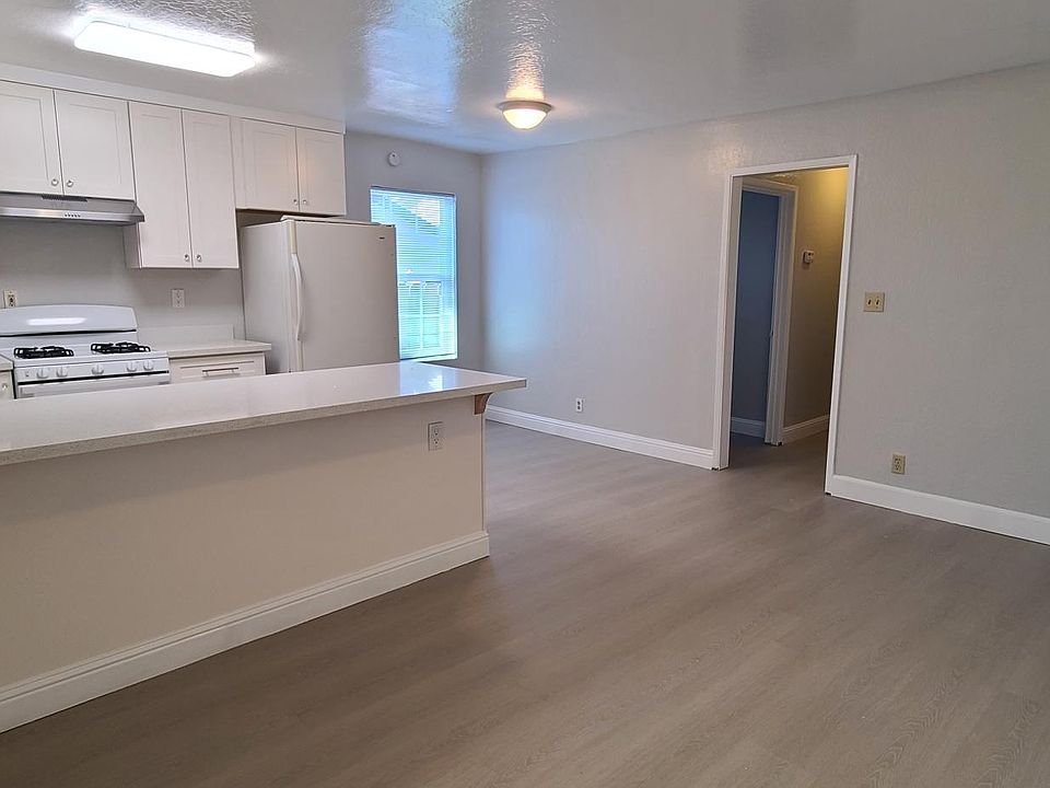 1st image of 915 S 11th St #915