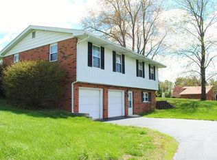 8402 Steelecrest Ln, Troy, IL 62294