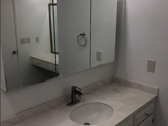 2nd image of 1909 Pamela Ln