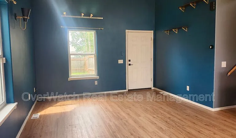 1028 E 8th Ave — Photo 2