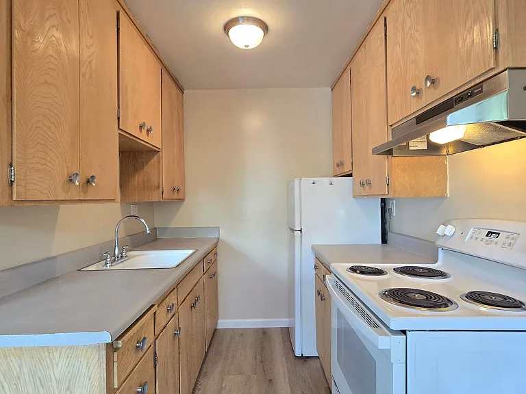 45 Oak Ave — Photo 2