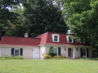 5435 S Sycamore Dr, Burton, MI 48509