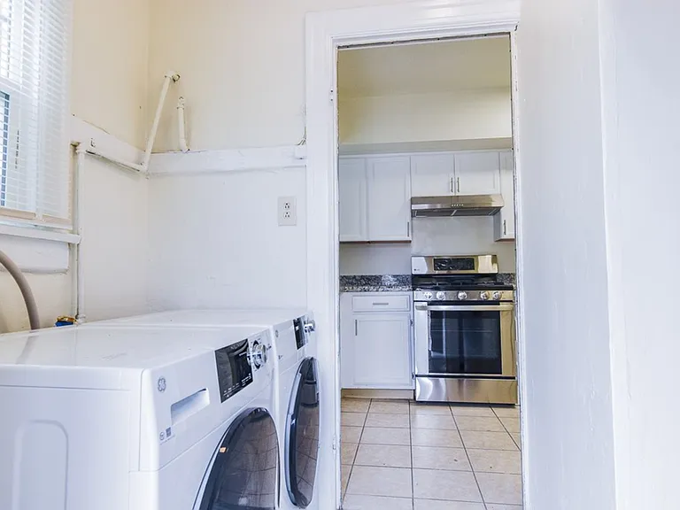 2226 S Redondo Blvd — Photo 9