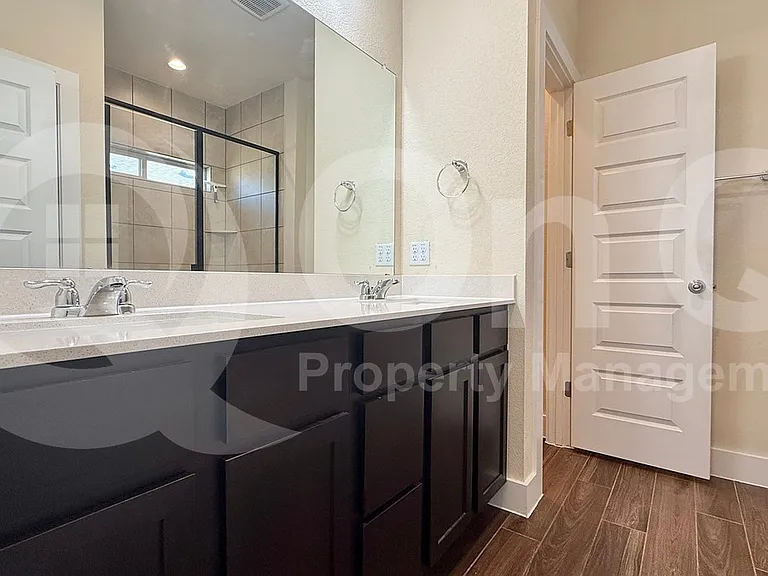 257 James Caird Dr — Photo 15