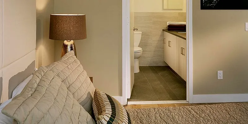 Rented by Clinton Management | media 22