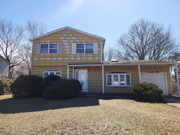 98 Peach Street, Brentwood, NY 11717