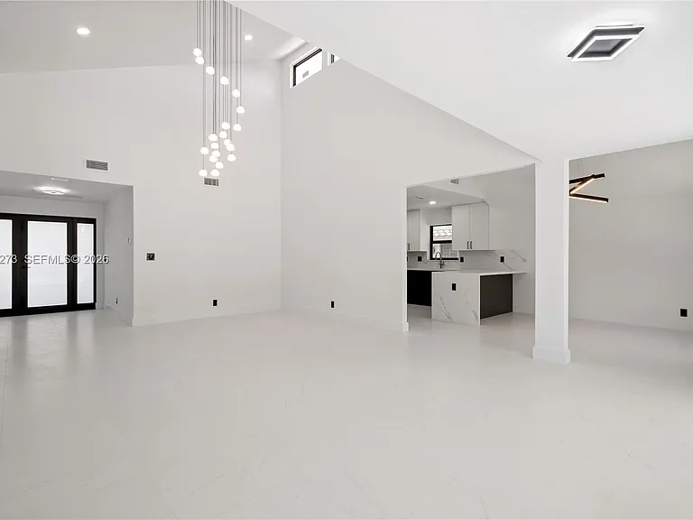 1543 SW 1st Ave — Photo 8