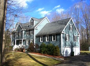 4 Cobblestone Ln, Andover, MA 01810
