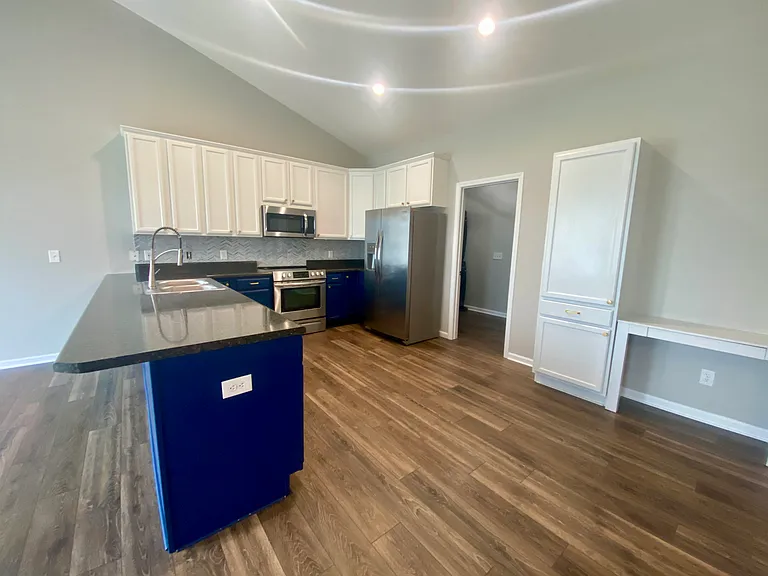 143 Stonegate Dr — Photo 4