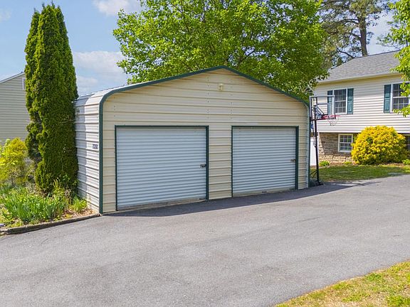 5th image of 23260 Hilltop Dr