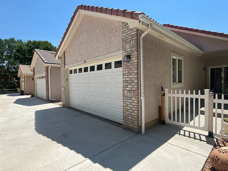 317 Victoria St — Photo 45