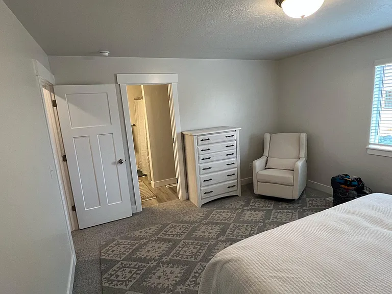 2374 W Howard St — Photo 11