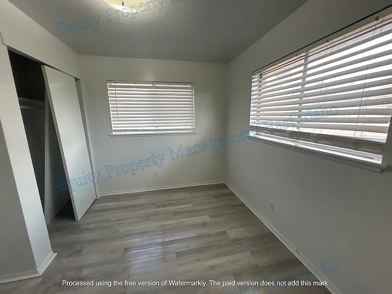 1070 McKinley Ave #13 — Photo 3