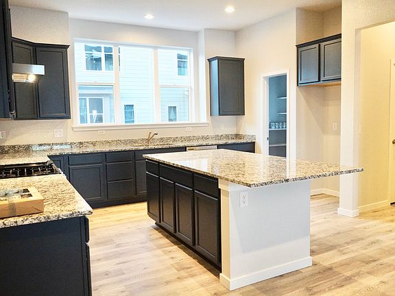 2nd image of 2261 Buttercup Ln