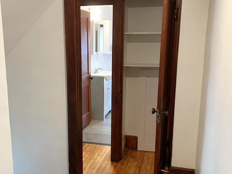1004 W Market St — Photo 18